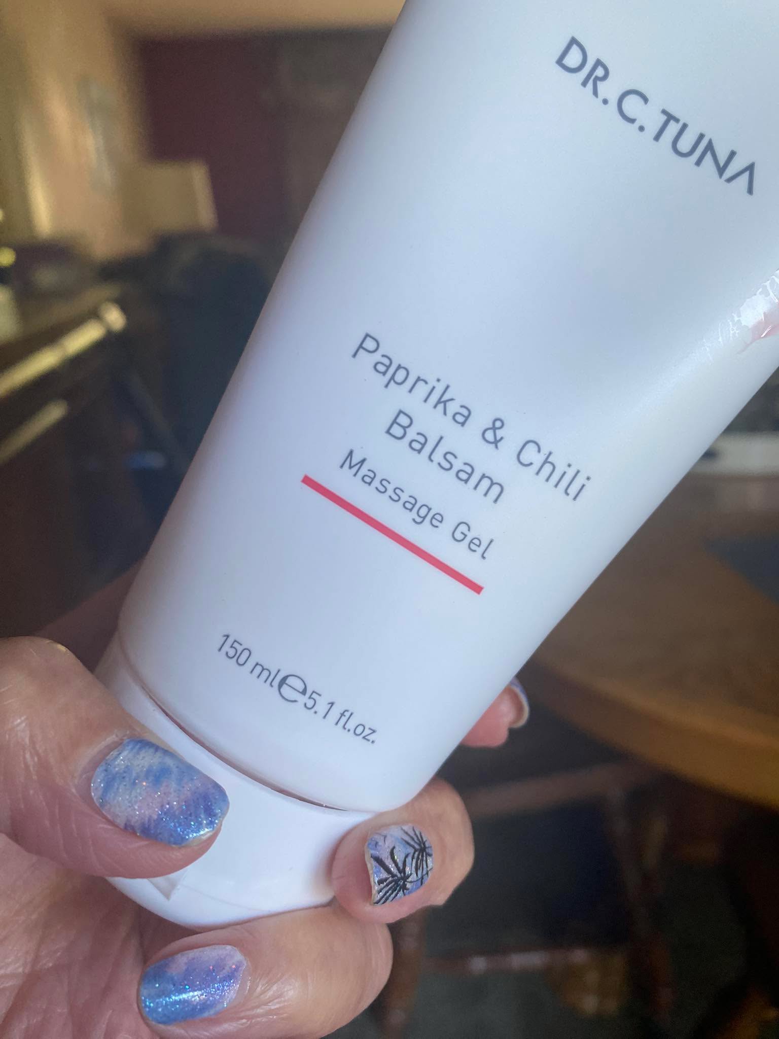 Okay, I have to tell y’all about something that’s become a staple in my self-care routine—Farmasi’s Paprika & Chili Balsam Massage Gel. 🙌

After a long day of gardening, chasing grandkids, or just moving a little “too enthusiastically” (you know what I mean!), my muscles are not shy about letting me know they’re mad. That’s when I reach for this fiery little miracle in a tube. ❤️‍🔥

It’s made with paprika extract, capsicum (that’s chili pepper!), menthol, and camphor—a dream team when it comes to relaxing tight muscles and easing aches. The first thing you’ll notice? The smell is incredible—like a spa and a spice shop had a beautiful baby. 🌿🔥

And then comes the tingling sensation... ohhhh honey, that’s the magic. It’s like a gentle warming hug for your muscles. It helps soothe the soreness without being greasy or sticky, and it absorbs beautifully.

I use it on my lower back, shoulders, knees—anywhere that’s yelling at me. Give it a few minutes and I’m good to go again!

If your body occasionally throws a tantrum like mine does, you’re going to love this stuff. Just don’t let the word “chili” scare you—it’s a comforting warmth, not a “hot sauce” kind of burn. 😉

Let me know if you want more info—I’m happy to help!

#FarmasiFavorites #SoreMuscleRelief #SpicySelfCare #PaprikaPower #ChiliBalsamBliss